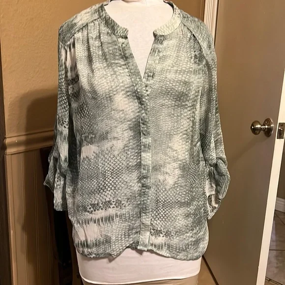 Jennifer Lopez snake print blouse - Picture 1 of 6